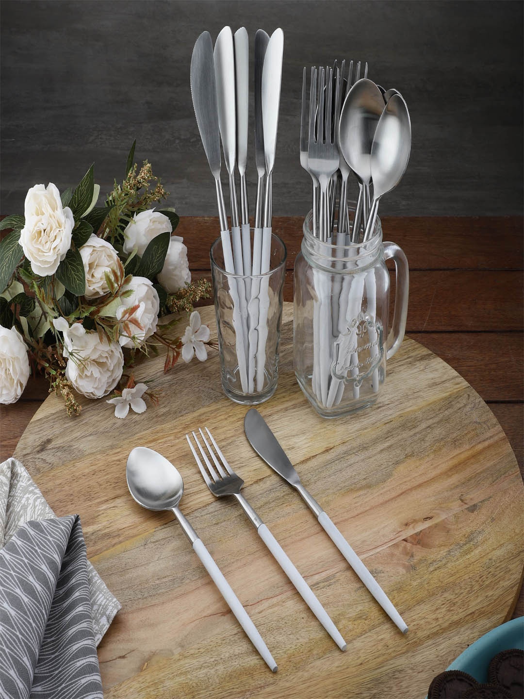 

VarEesha Set Of 18 White Matt Cutlery Set