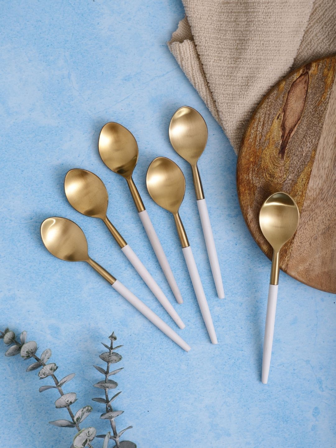 

VarEesha Set of 6 Gold Toned & White Solid Radiant Stainless Steel Tea Spoons