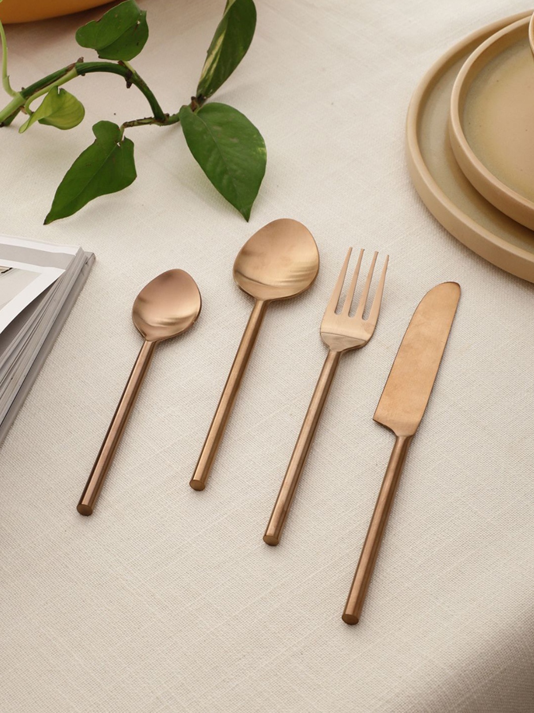 

VarEesha 4 Pieces Rose Gold Toned Imperial Stainless Steel Mixed Cutlery Set