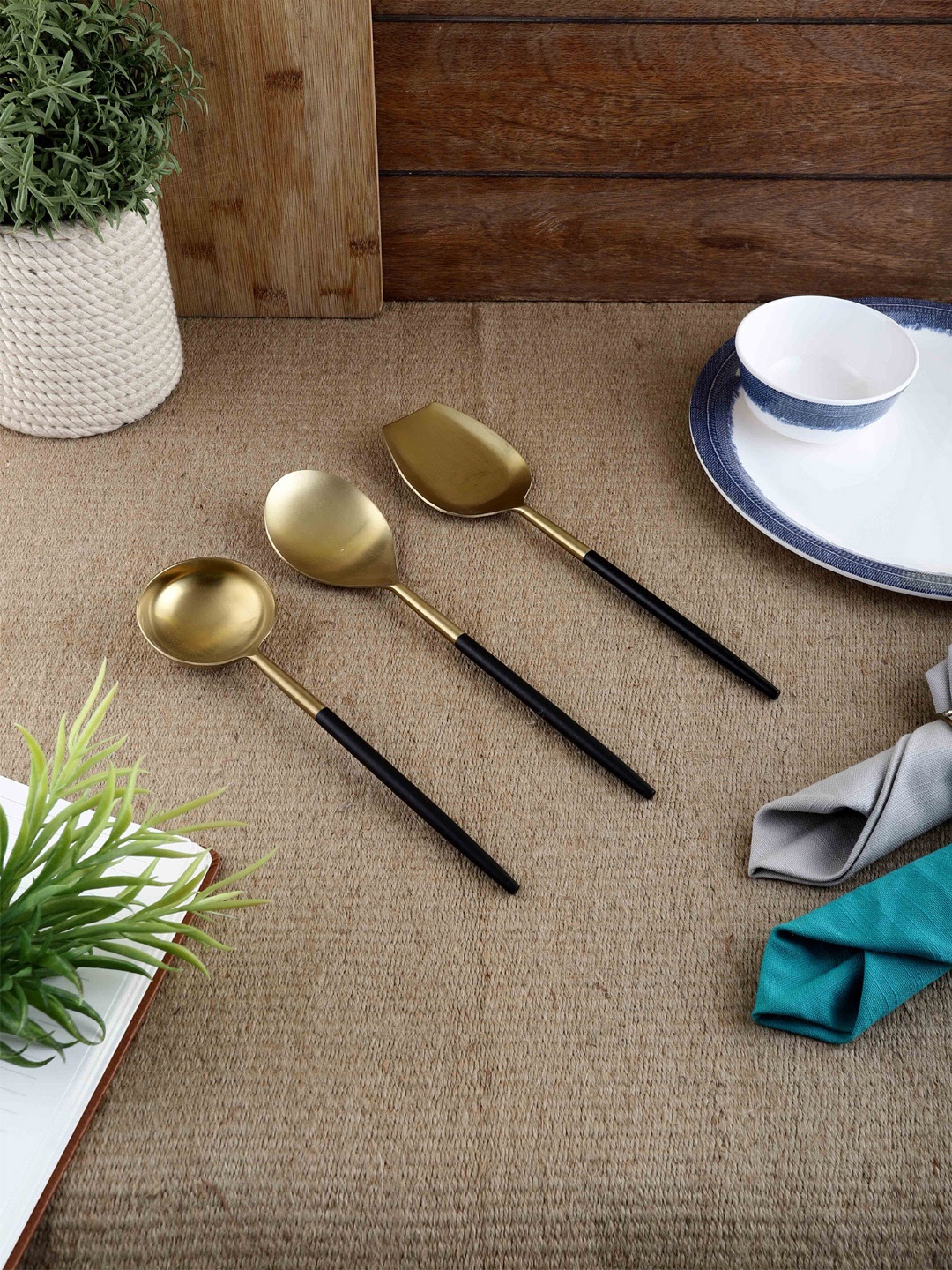 

VarEesha Set of 3 Gold Toned & Black Radiant Stainless Steel Serving Spoons