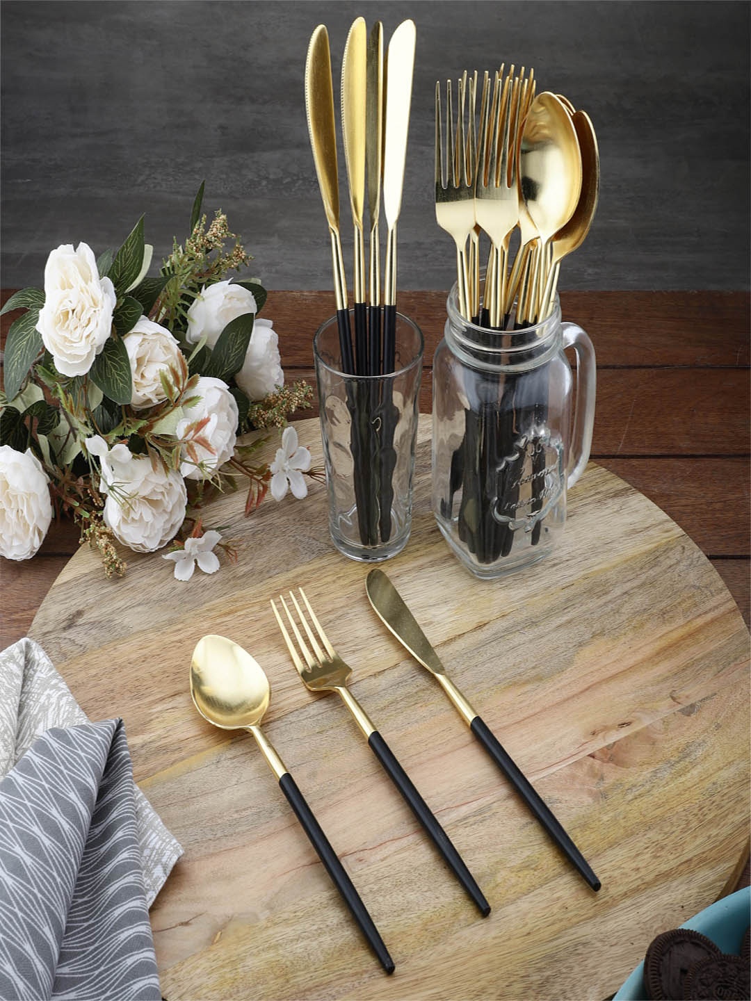 

VarEesha Black 18 Pcs Radiant Steel Cutlery Set
