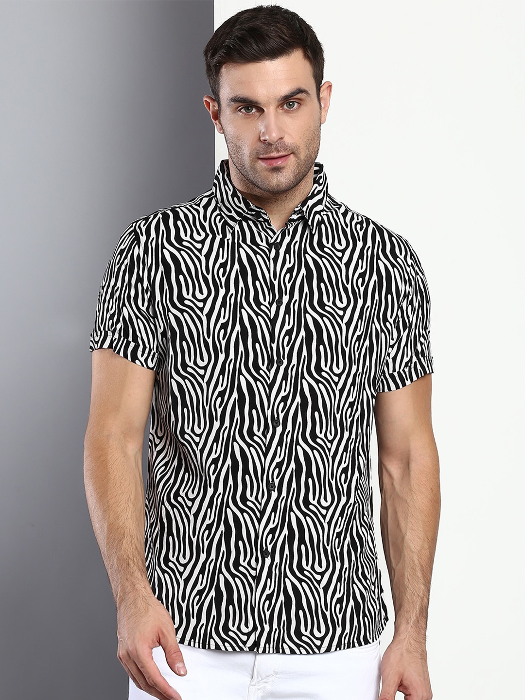 

Dennis Lingo Men Slim Fit Zebra Opaque Printed Casual Shirt, Black