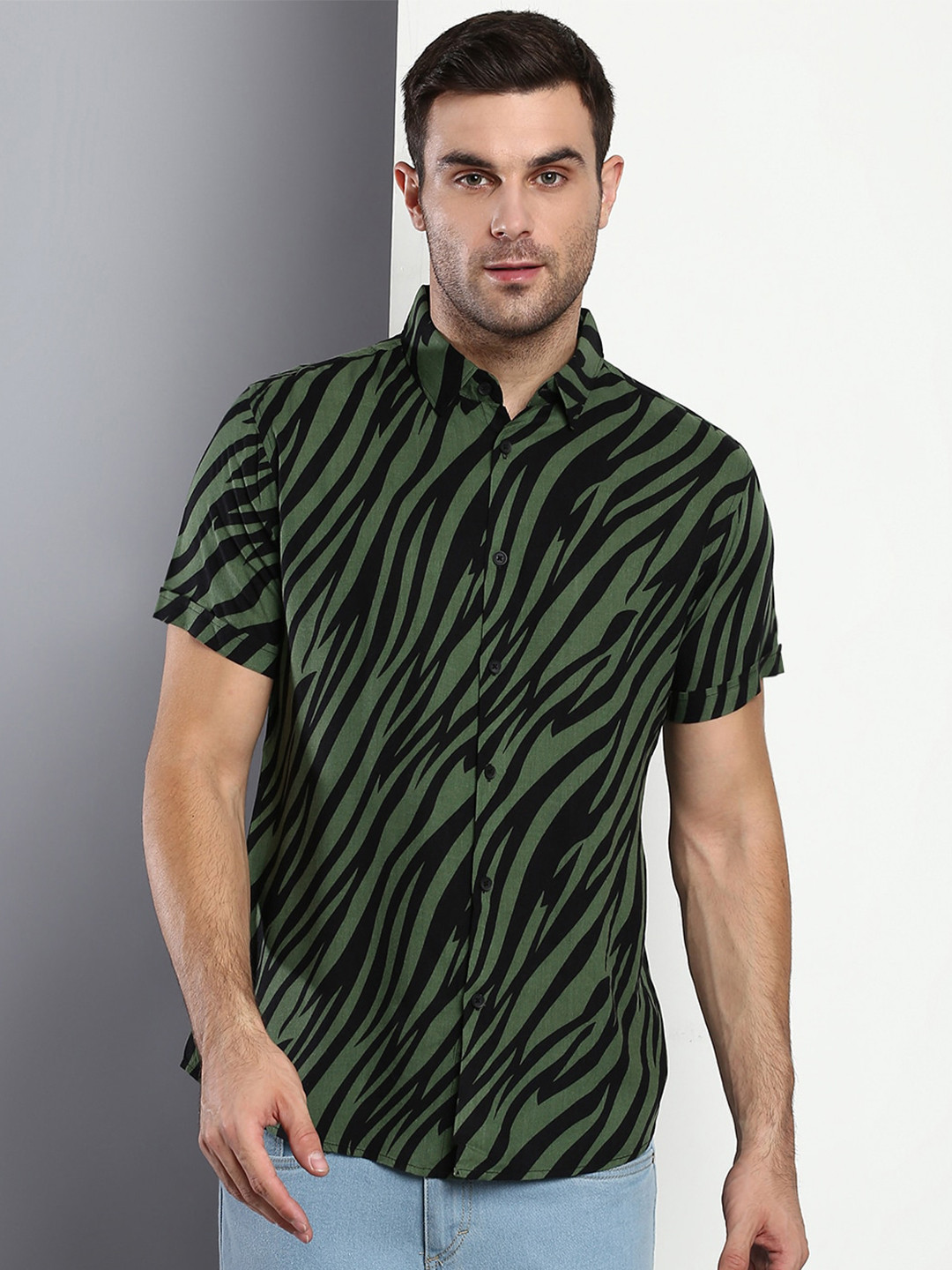 

Dennis Lingo Men Olive Green Slim Fit Striped Casual Shirt