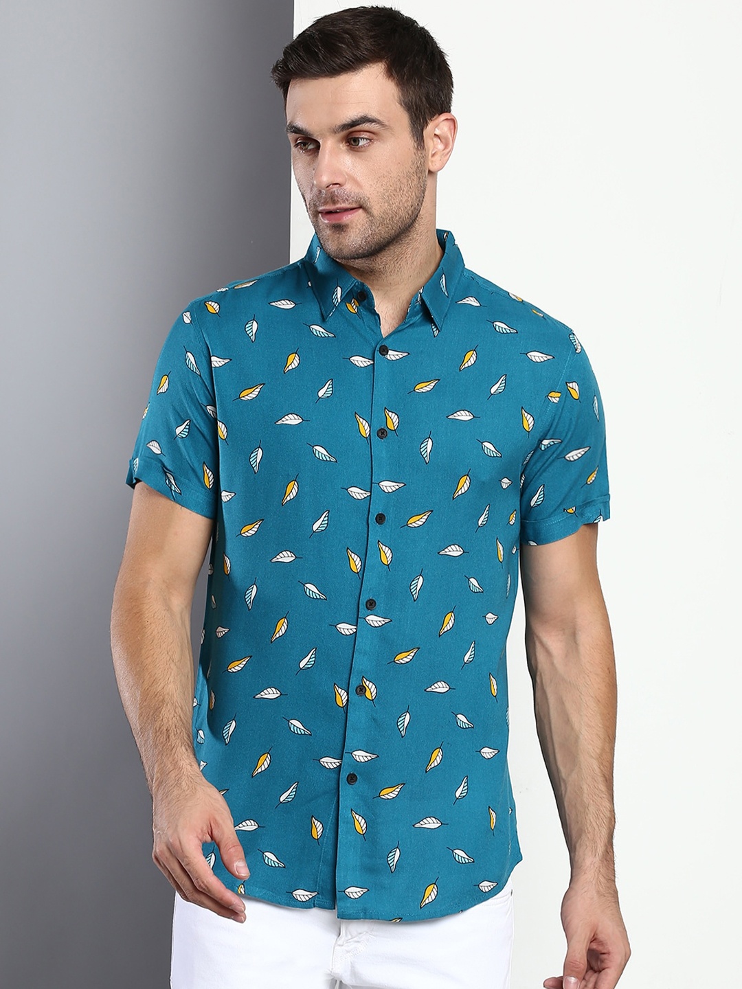 

Dennis Lingo Men Green Slim Fit Printed Casual Shirt