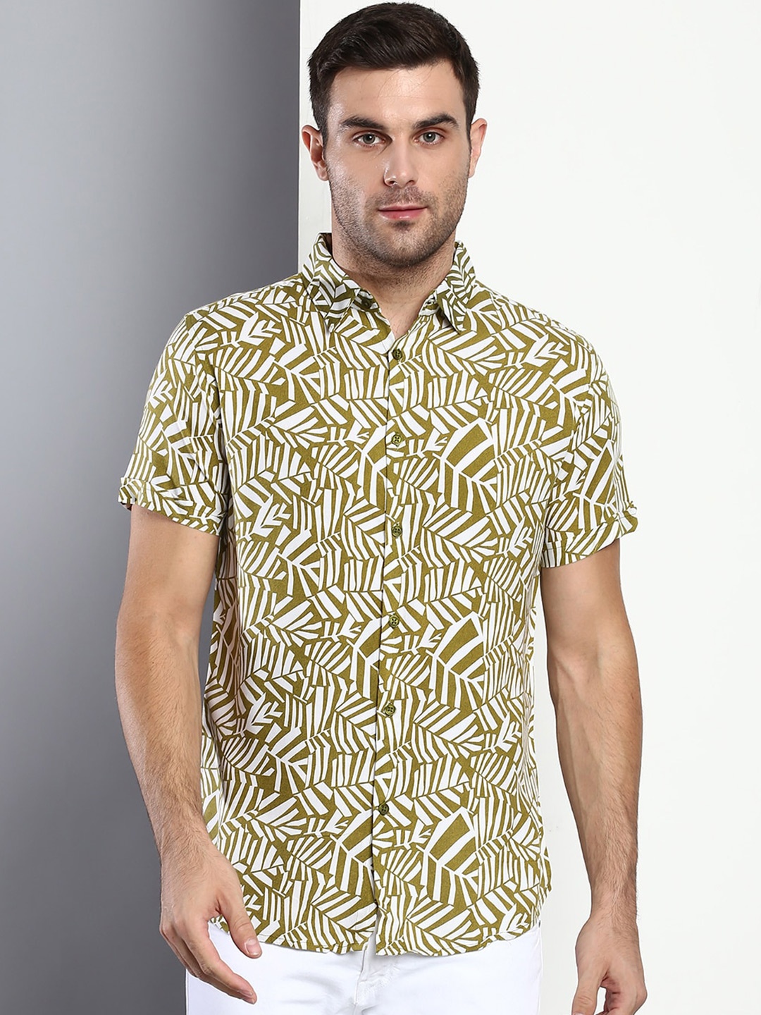 

Dennis Lingo Men Modern Slim Fit Tropical Opaque Printed Casual Shirt, Green