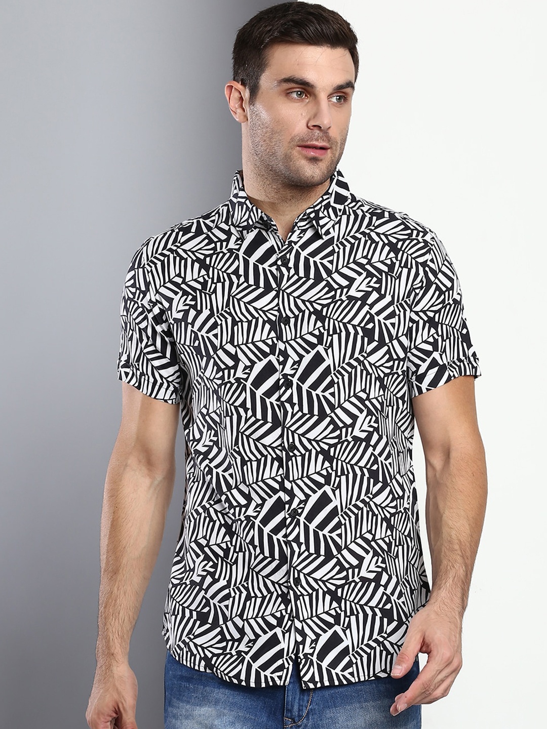 

Dennis Lingo Men Black Slim Fit Printed Casual Shirt