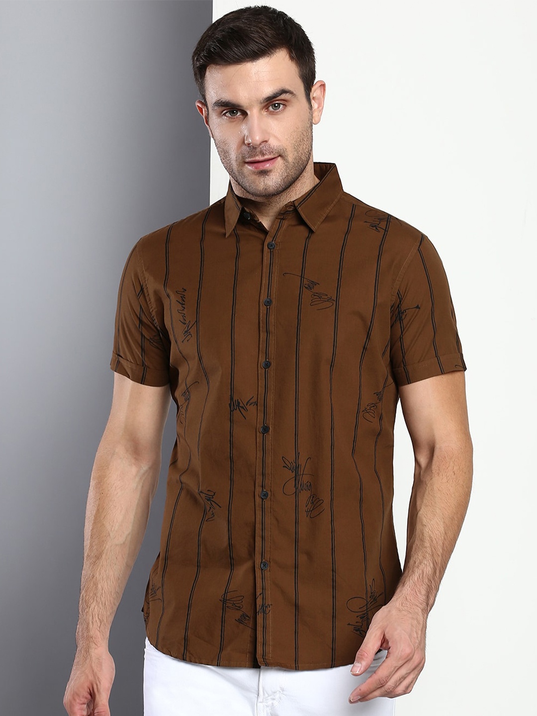 

Dennis Lingo Men Brown Slim Fit Checked Casual Shirt