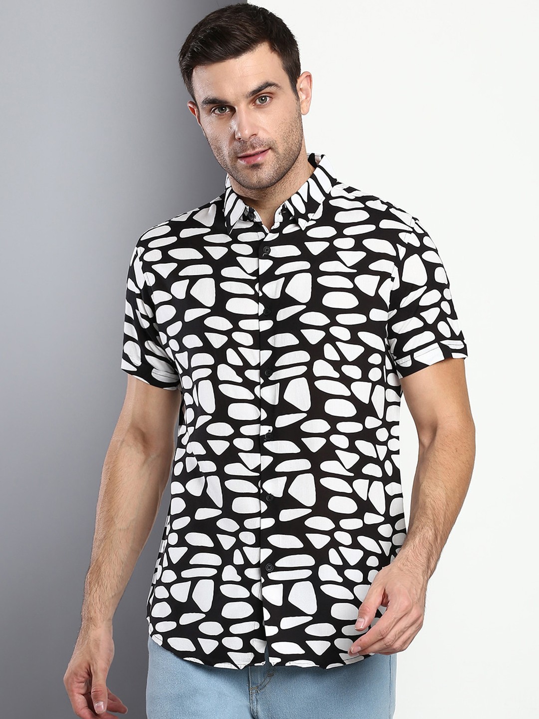 

Dennis Lingo Men Modern Slim Fit Cow Opaque Printed Casual Shirt, Black