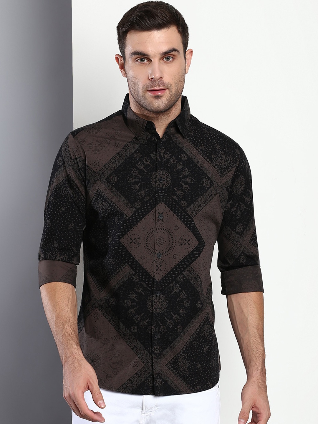 

Dennis Lingo Men Black Slim Fit Printed Casual Shirt