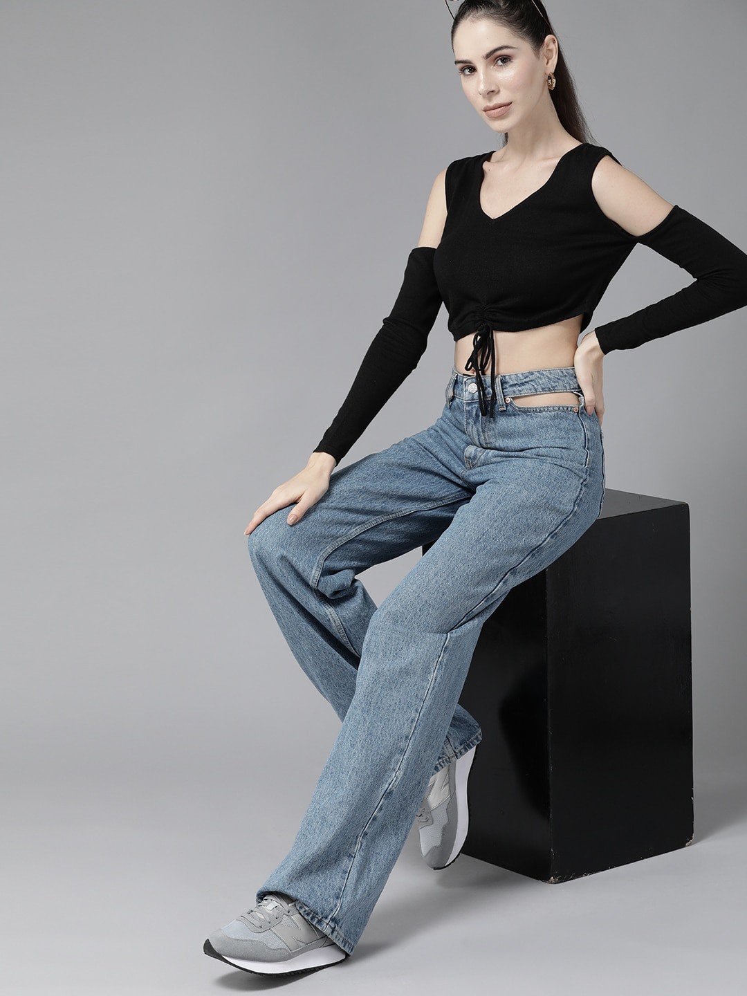 

Roadster Black Solid Cold-Shoulder Sleeves Ruched Tie-Up Detail Crop Top