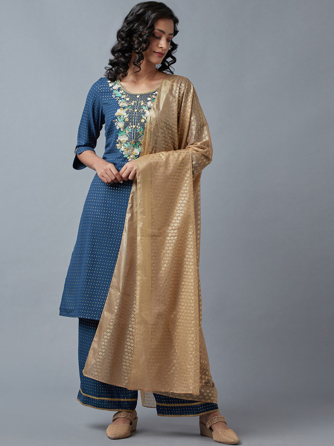 

AURELIA Women Blue & Gold-Toned Floral Thread Work Anarkali Kurta