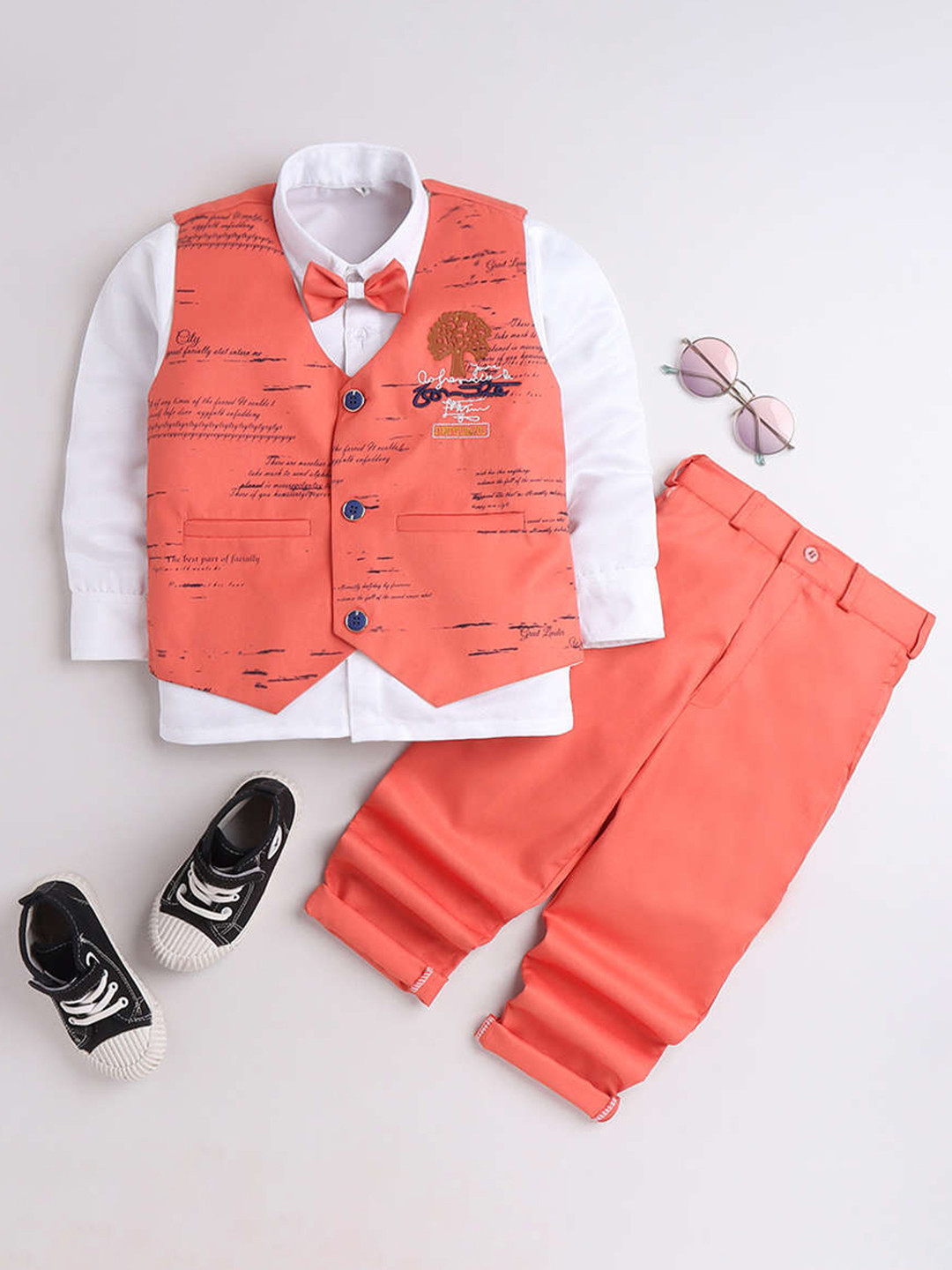 

DKGF FASHION Boys Pink & White Printed 3-Piece Clothing Set