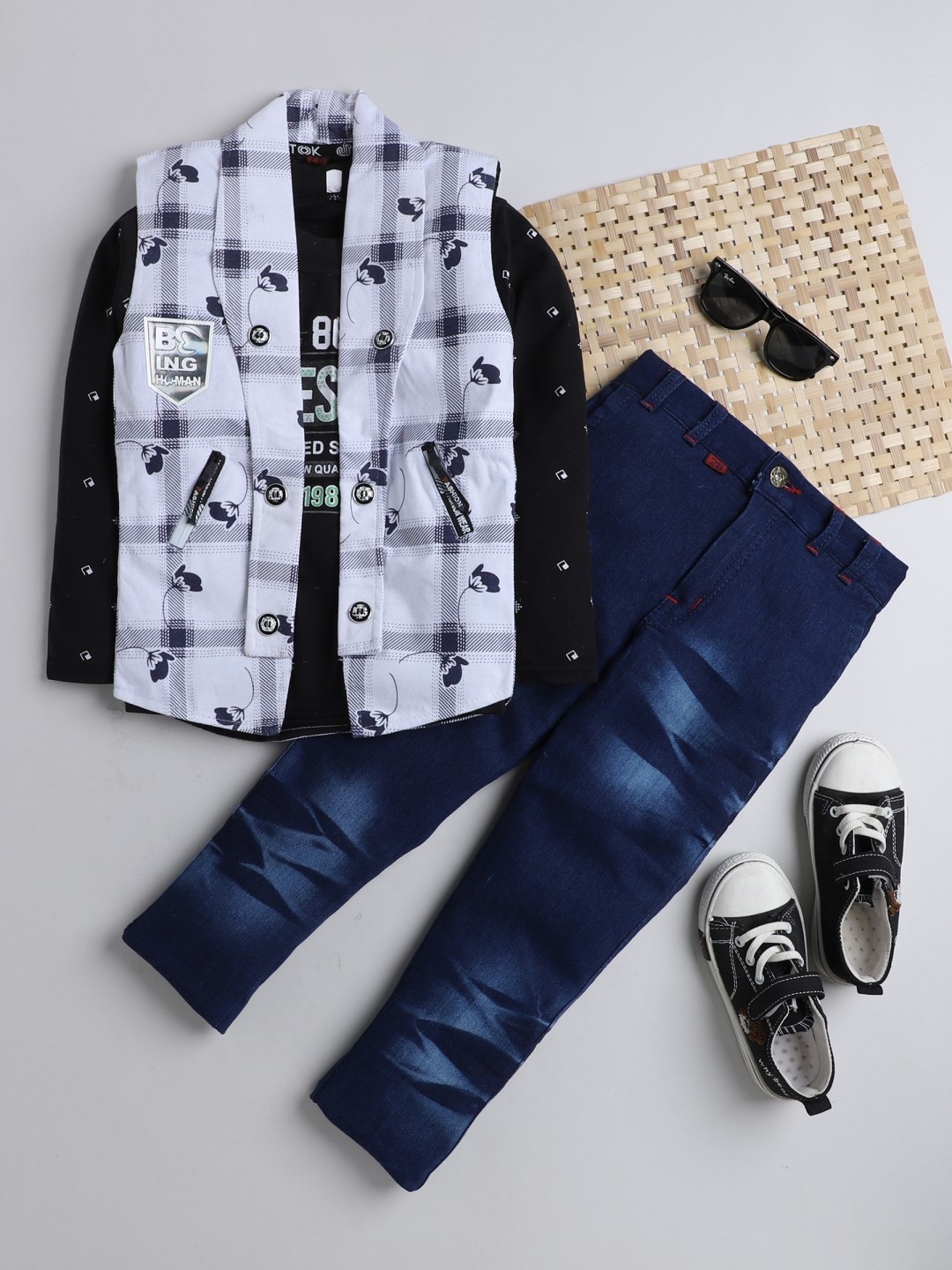 

DKGF FASHION Boys White & Black Printed 3-Piece Clothing Set