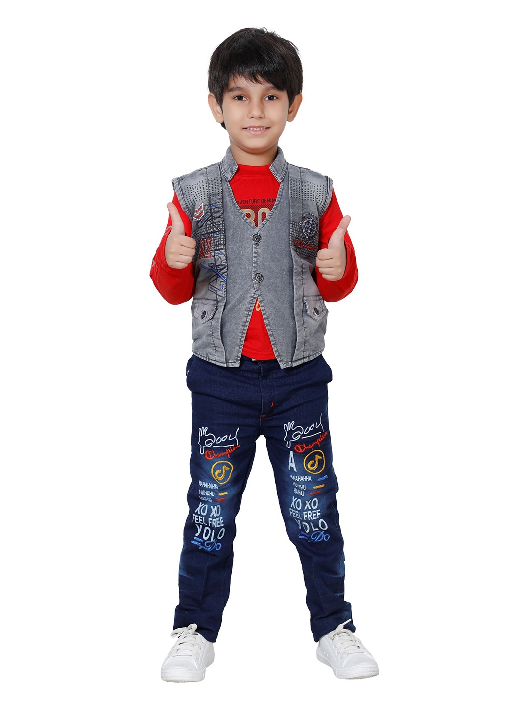 

DKGF FASHION Boys Grey & Red Printed 3-Piece Suit