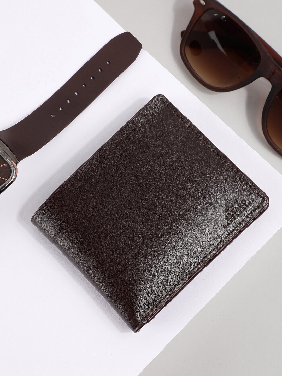 

Alvaro Castagnino Men Brown Leather Two Fold Wallet