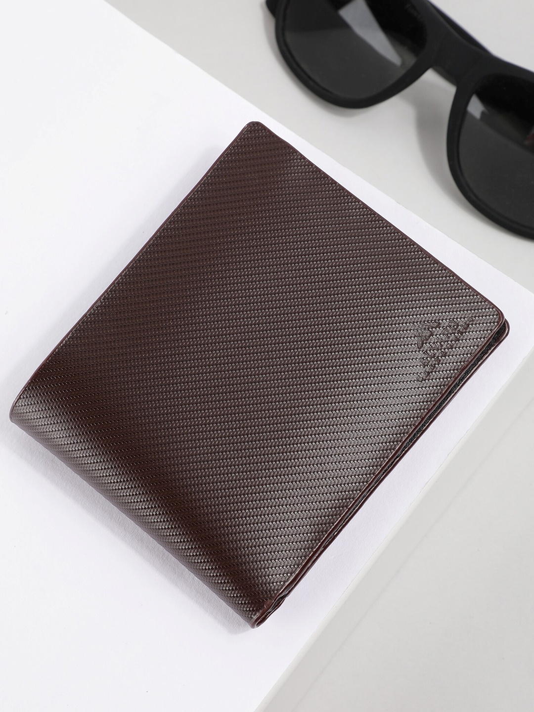 

Alvaro Castagnino Men Brown Leather Two Fold Wallet