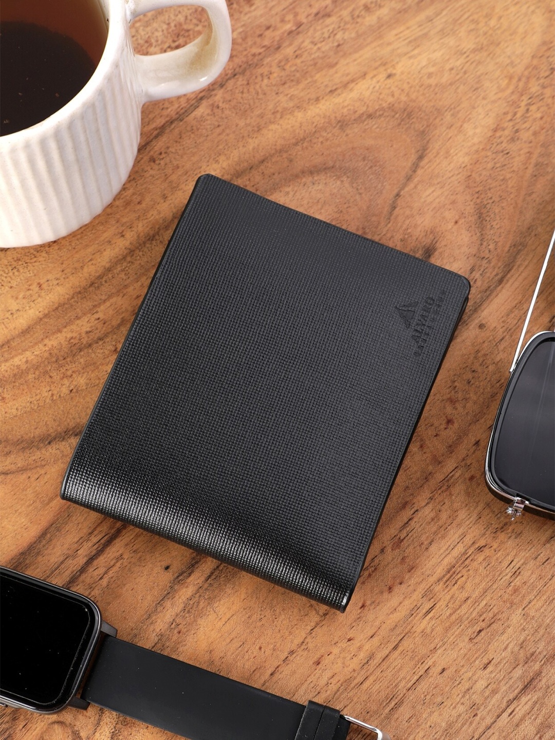 

Alvaro Castagnino Men Black Leather Two Fold Wallet