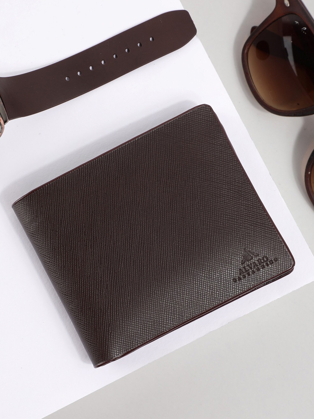 

Alvaro Castagnino Men Brown Leather Two Fold Wallet