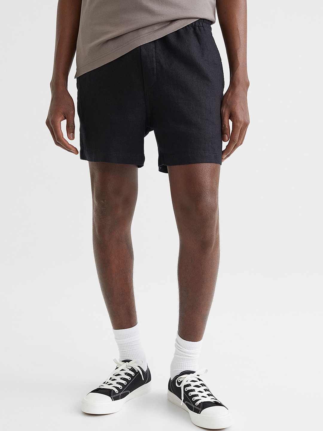 

H&M Men Black Solid Regular Fit Linen Shorts