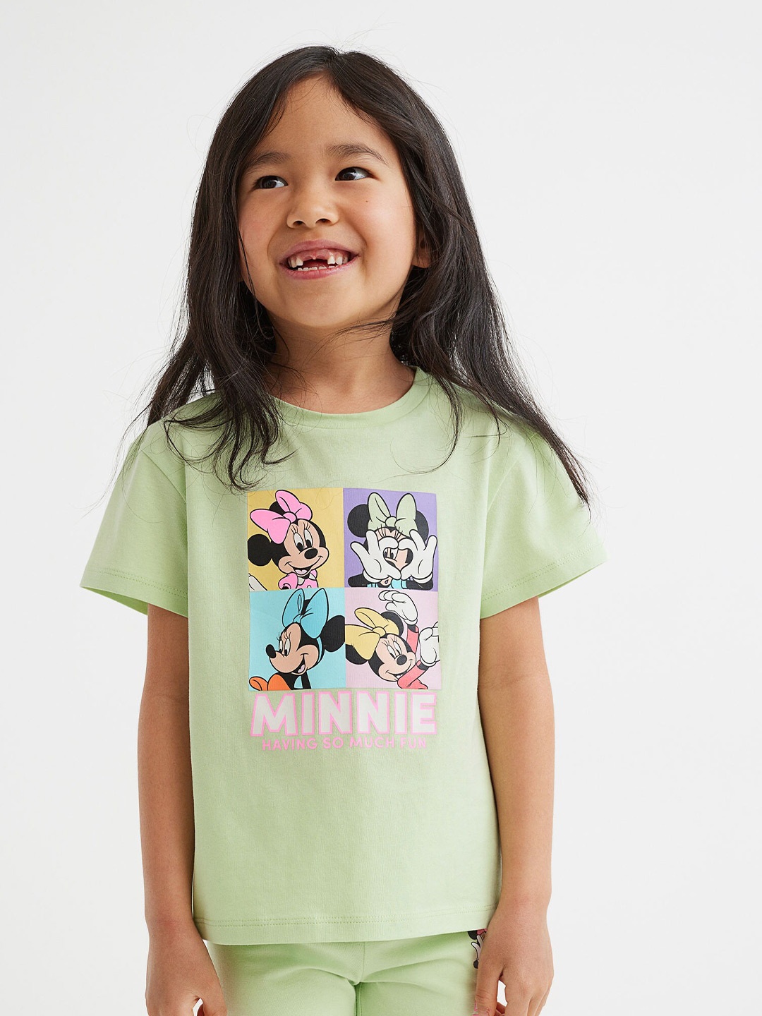 

H&M Girls Green Cotton Minnie Mouse Print-Motif T-shirt