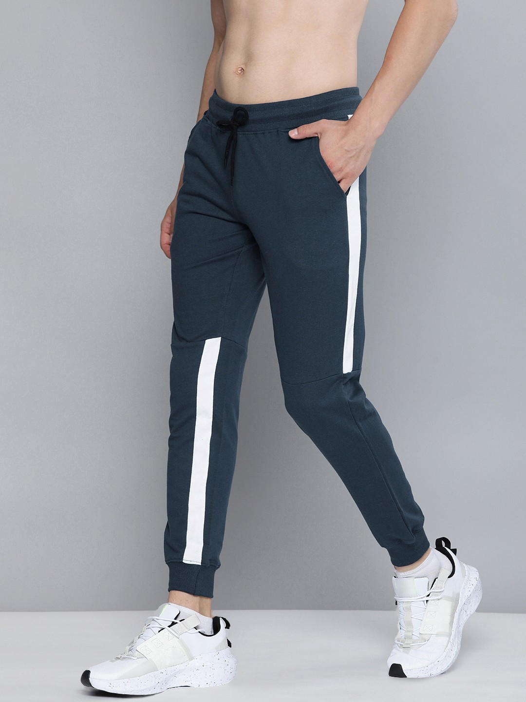 

HERE&NOW Men Navy Blue & White Colourblocked Pure Cotton Joggers