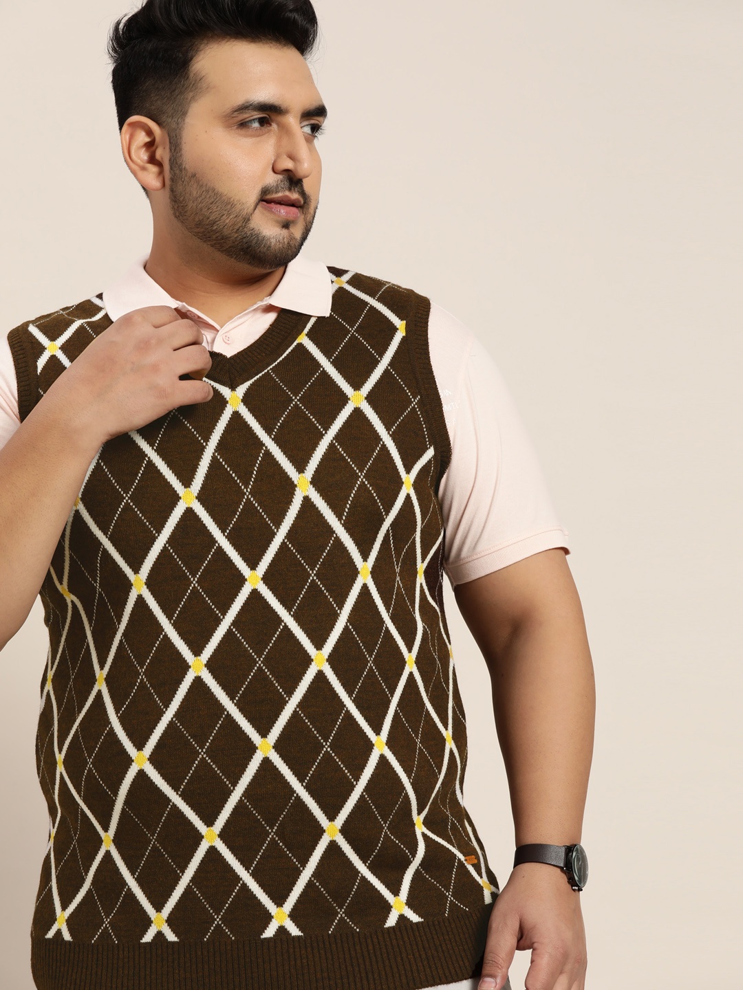 

Sztori Men Brown & White Geometric Print Sweater Vest
