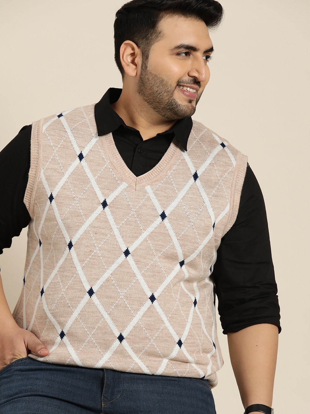 

Sztori Men Plus Size Beige & White Argyle Sweater Vest