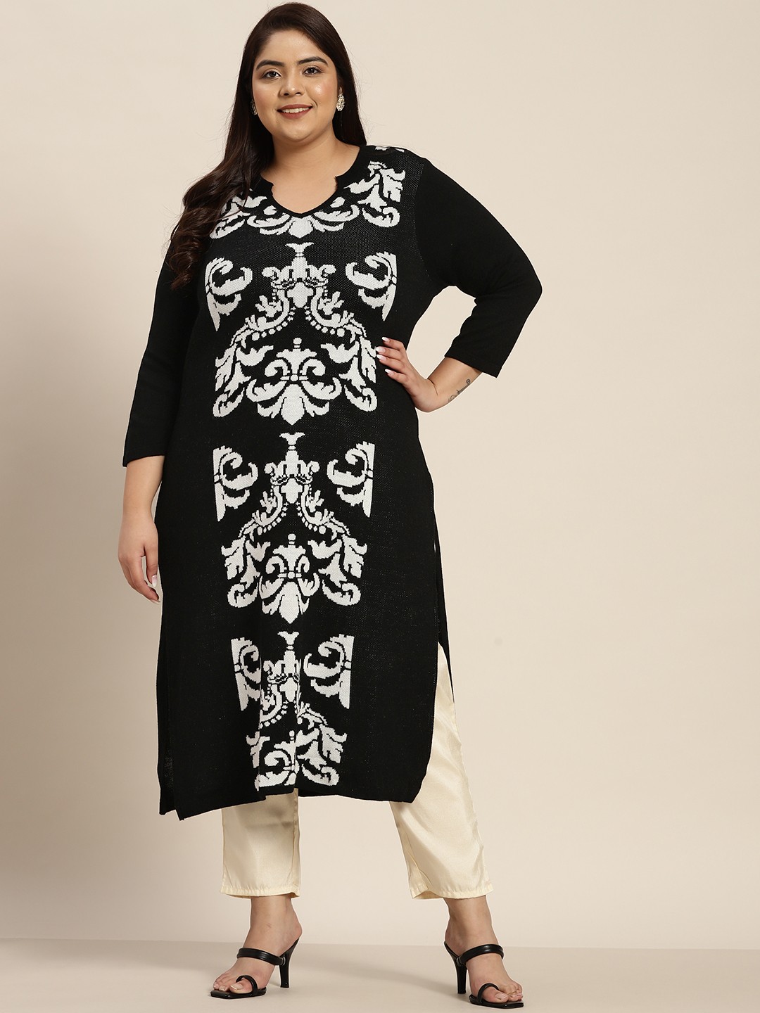 

Sztori Women Black & White Jacquard Acrylic Woven Design Winter Kurta