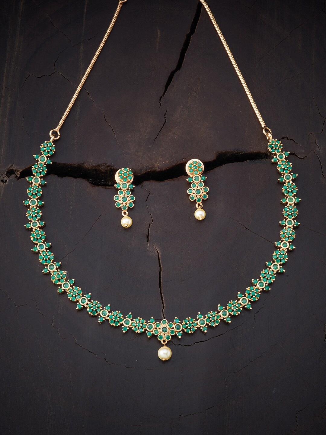 

Kushal's Fashion Jewellery Green & Gold-Plated Jewellery Set
