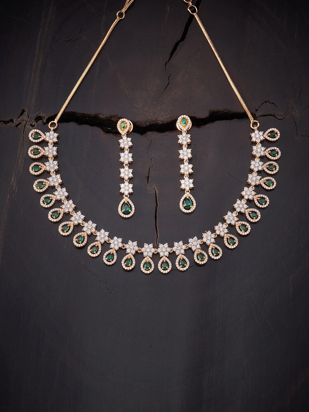 

Kushal's Fashion Jewellery Gold-Plated Green & White Jewellery Set