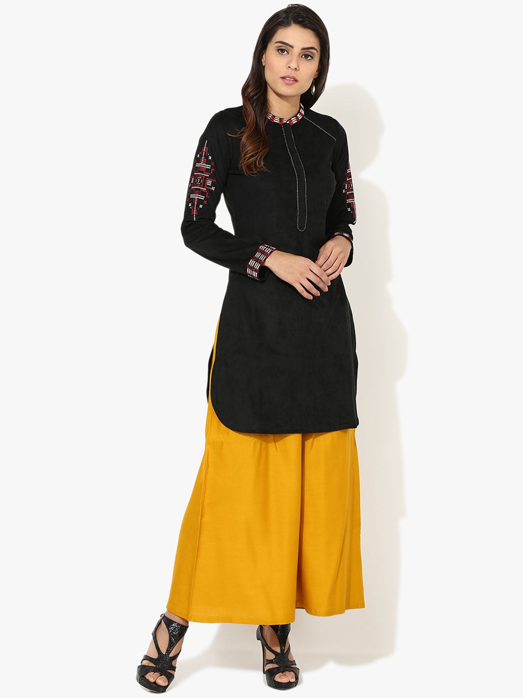 

Lakshita Women Black Geometric Embroidered Kurta