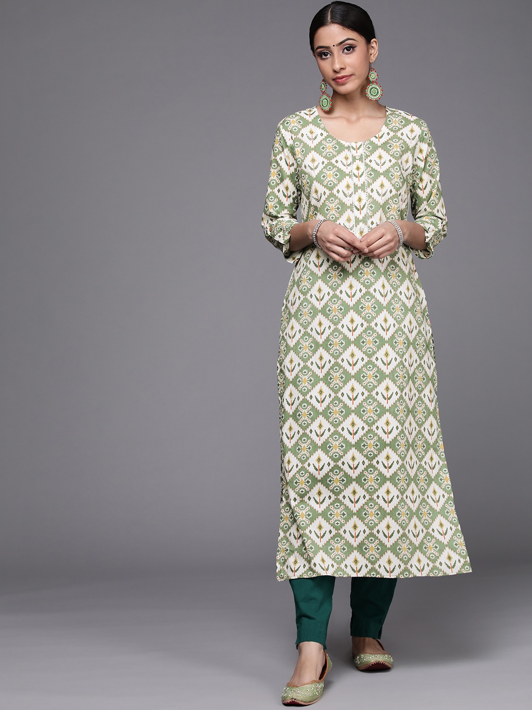 

Varanga Women Green & White Ethnic Motifs Printed Gotta Patti Kurta