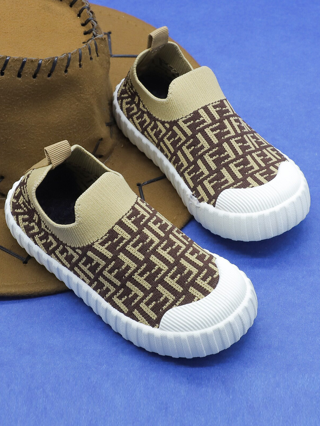 

FEETWELL SHOES Unisex Kids Brown Woven Design Slip-On Sneakers
