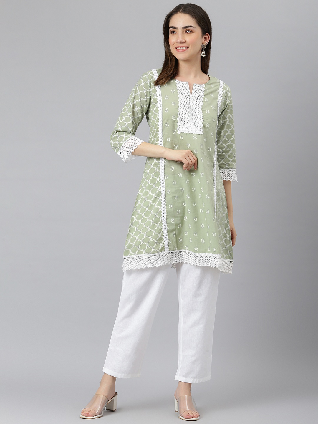 

Yuris Women Green Ethnic Motifs Printed Panelled Pure Cotton Kurta with Trousers