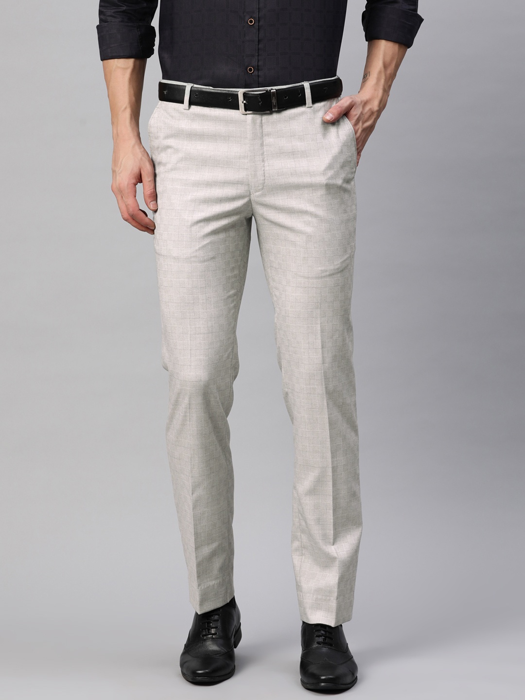 

MANQ Men Grey Checked Slim Fit Trousers