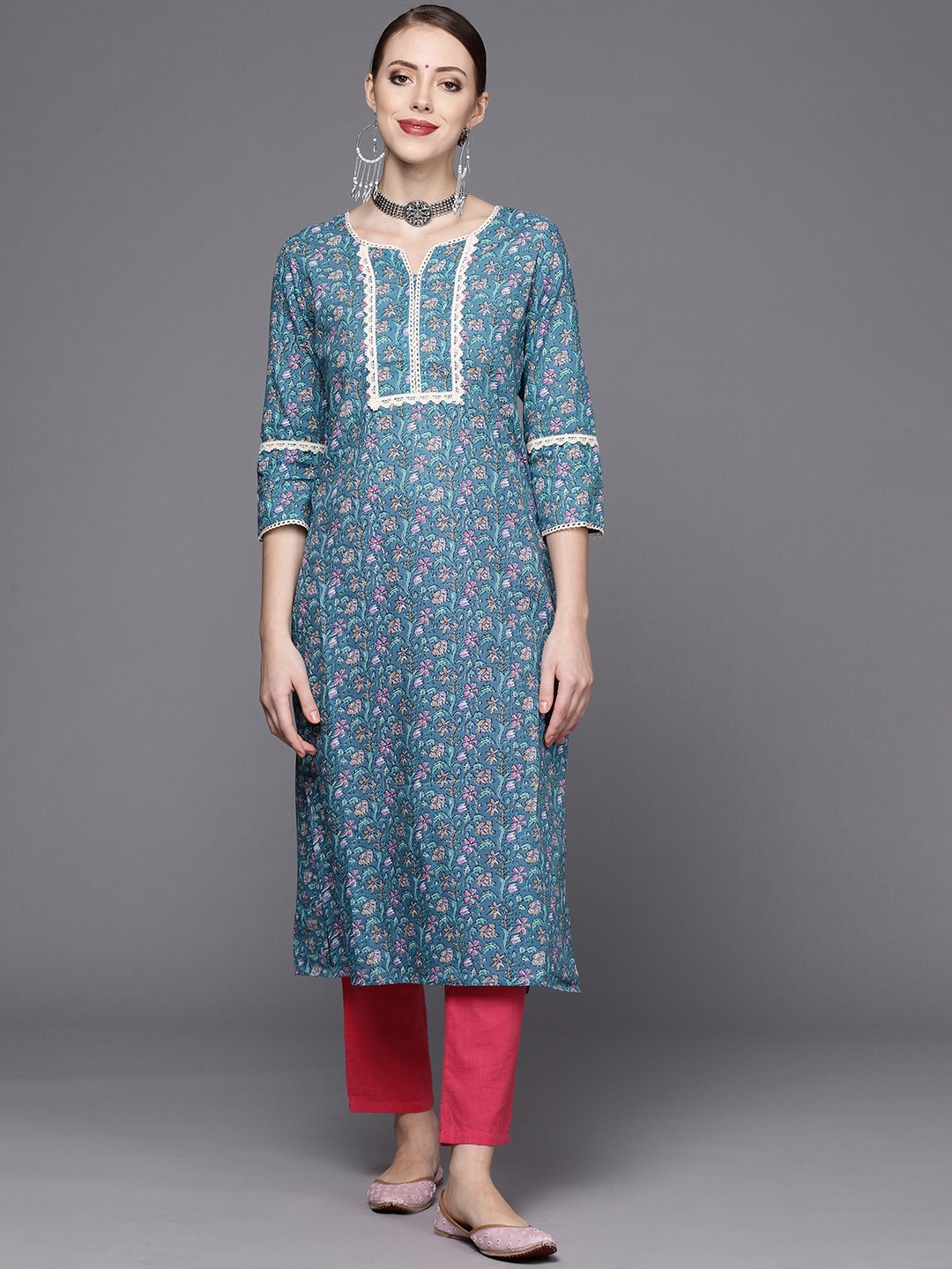 

Varanga Women Blue & White Floral Printed Kurta