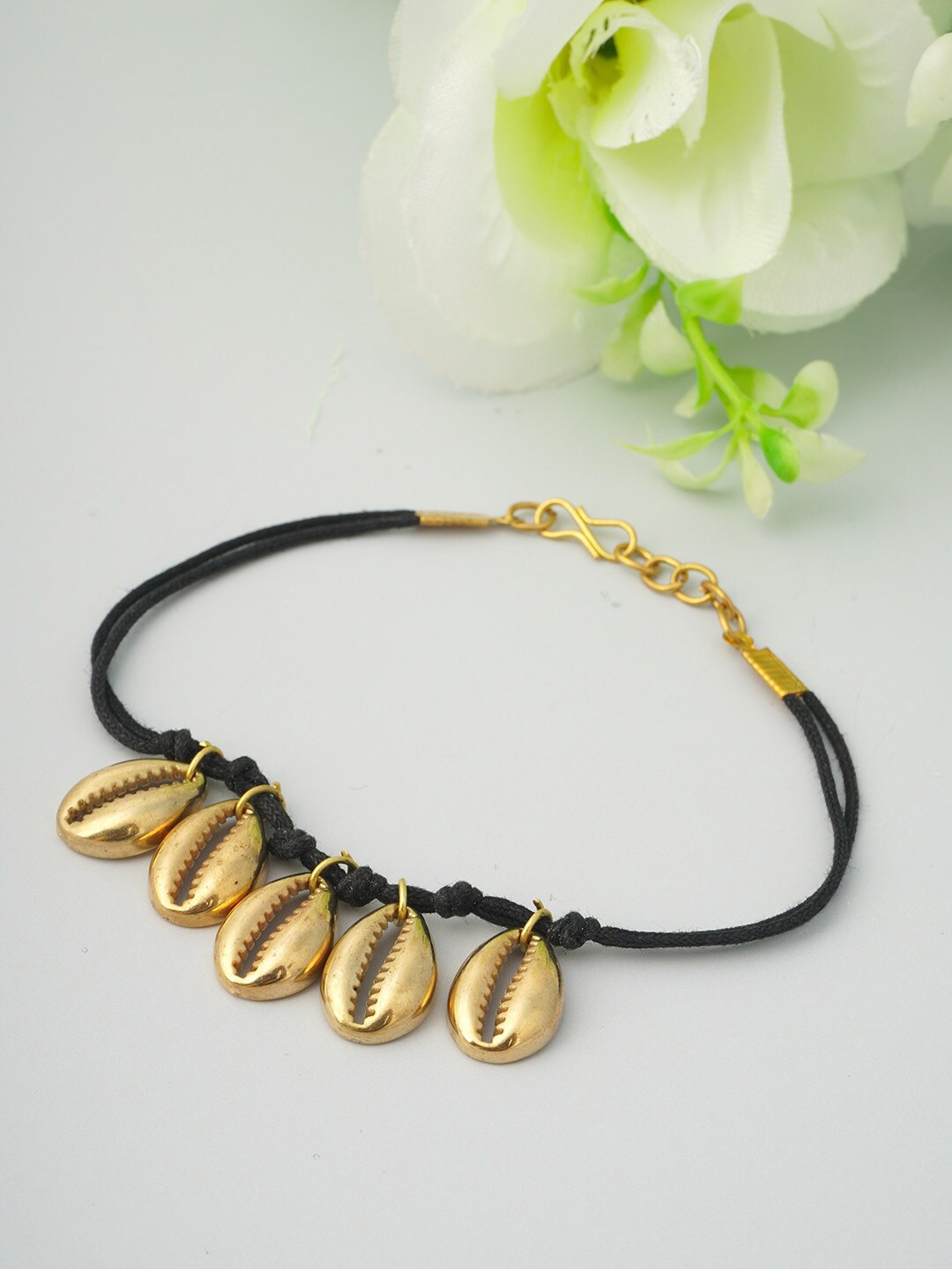 

Urmika Women Black & Gold Seashell Embellished Anklet