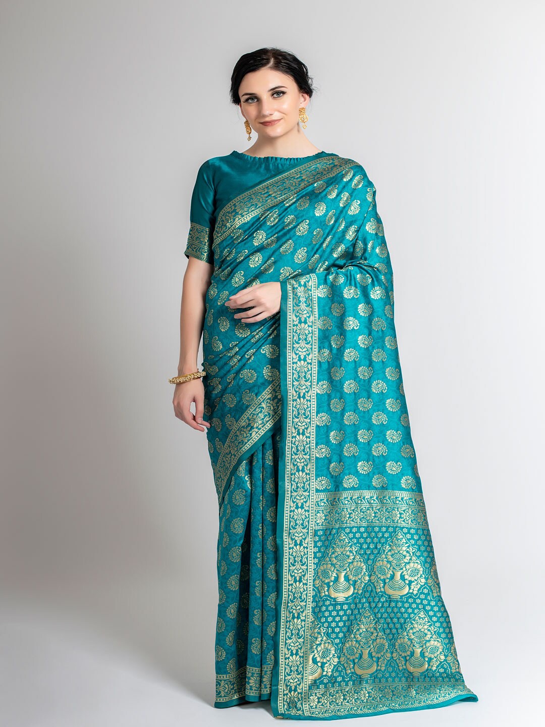 

Lilots Blue & Golden Paisley Zari Silk Blend Kota Saree