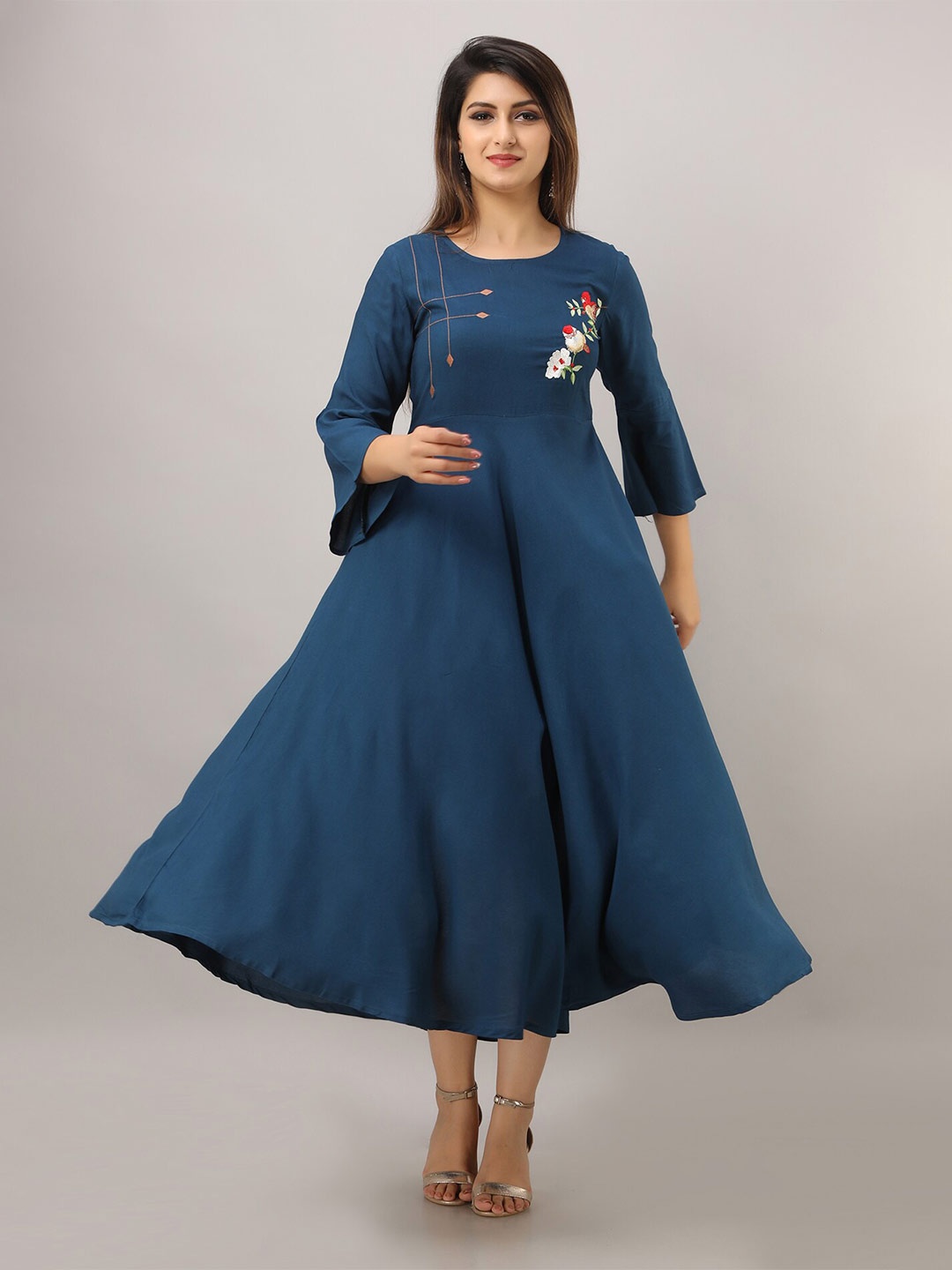 

SKY SHOPPIE Women Teal Floral Embroidered Bell Sleeves Thread Work Floral Anarkali Kurta