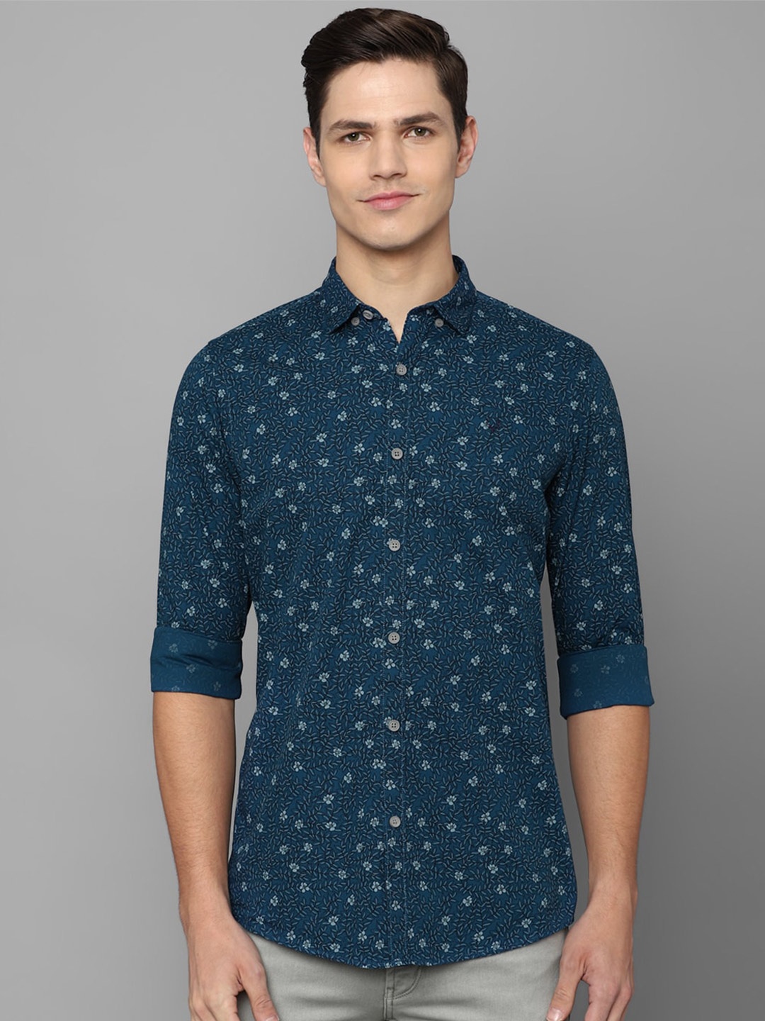 

Allen Solly Sport Men Green Floral Printed Casual Shirt