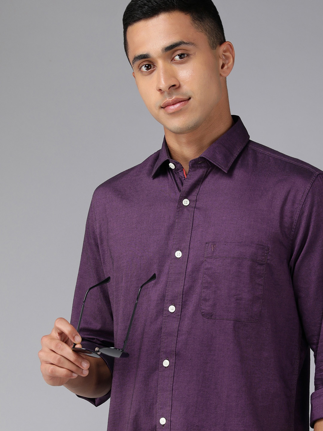 

Van Heusen Sport Men Purple Solid Slim Fit Pure Cotton Casual Shirt
