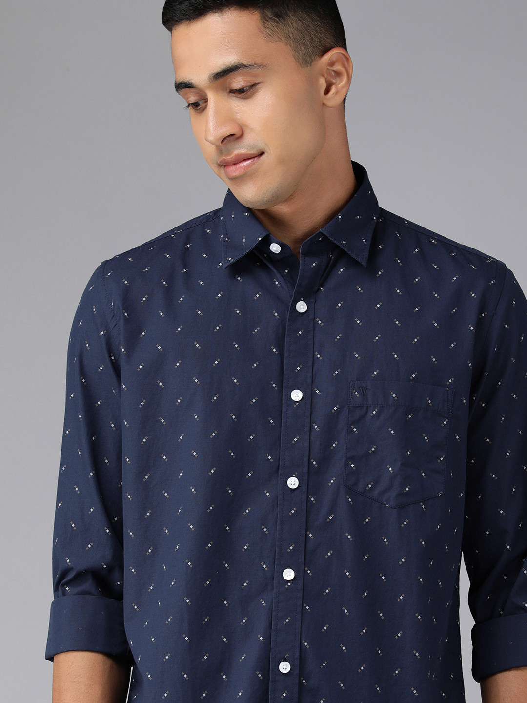 

Van Heusen Sport Men Navy Blue Slim Fit Abstract Printed Pure Cotton Casual Shirt