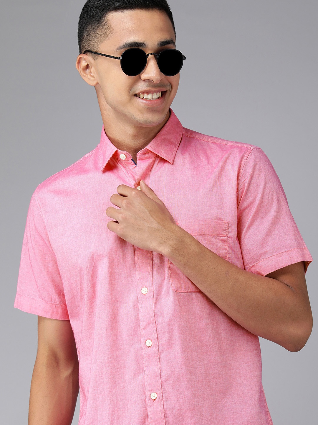

Van Heusen Sport Men Pink Self-Design Slim Fit Pure Cotton Casual Shirt