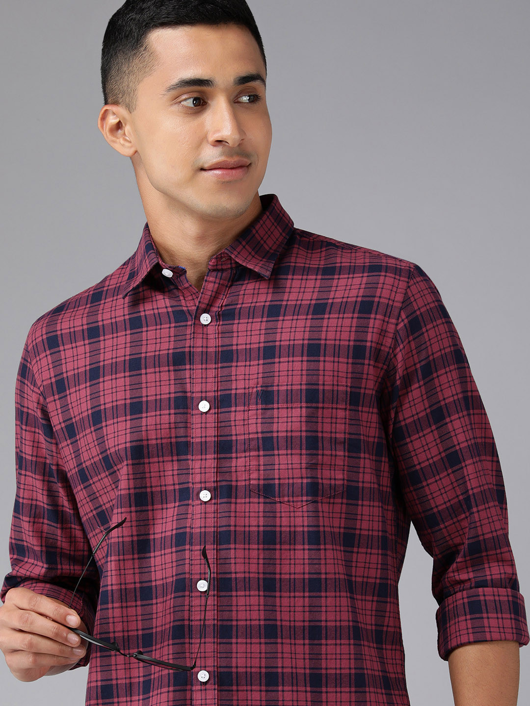 

Van Heusen Sport Men Red & Navy Blue Slim Fit Checked Pure Cotton Casual Shirt