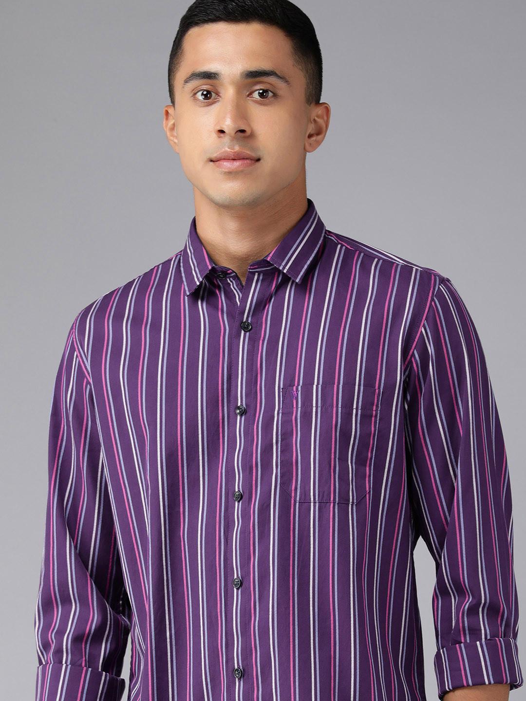 

Van Heusen Sport Men Navy Blue & Pink Slim Fit Striped Pure Cotton Casual Shirt
