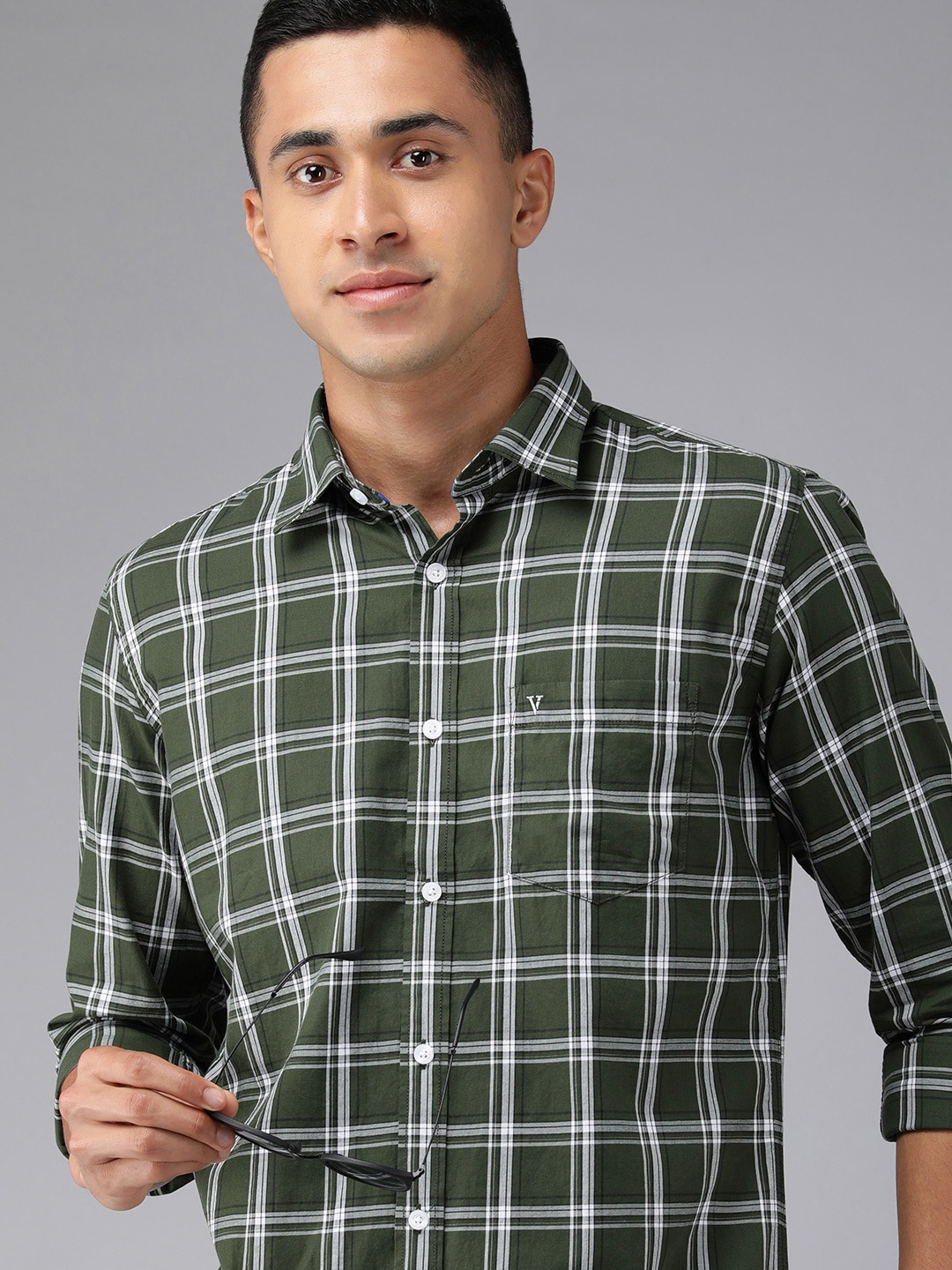 

Van Heusen Sport Men Green And White Slim Fit Checked Pure Cotton Casual Shirt