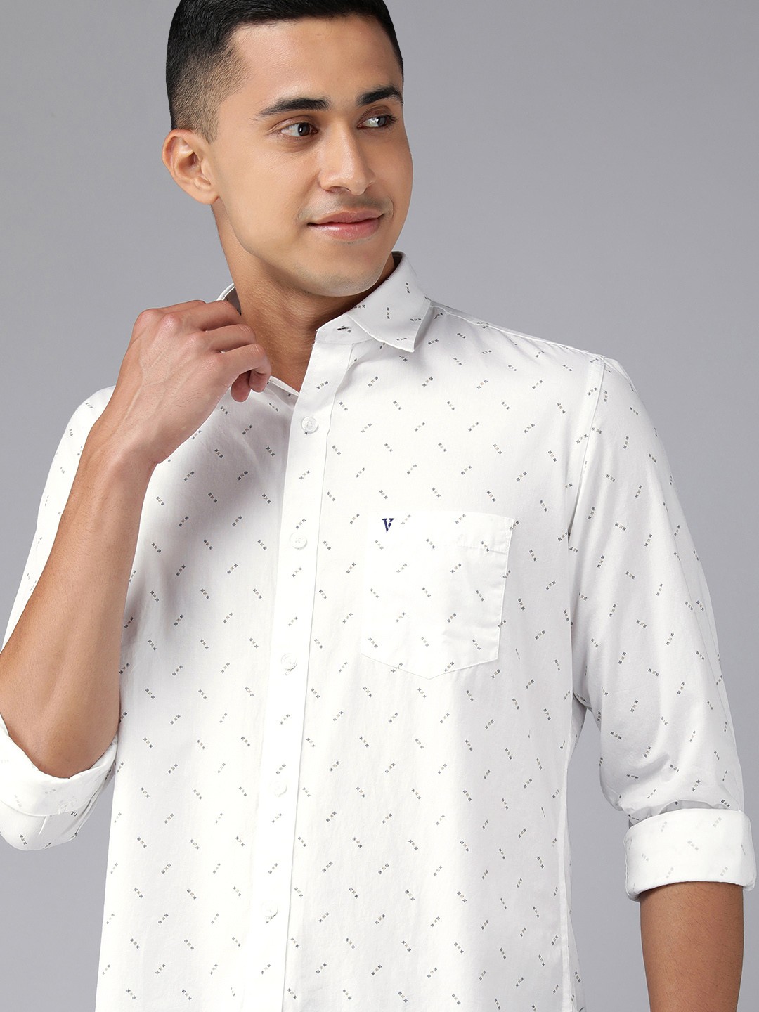 

Van Heusen Sport Men White Slim Fit Abstract Printed Pure Cotton Casual Shirt