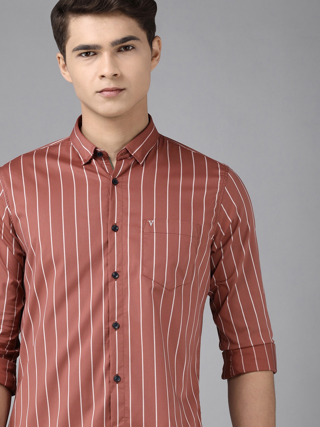 

Van Heusen Sport Men Brown & White Slim Fit Striped Pure Cotton Casual Shirt