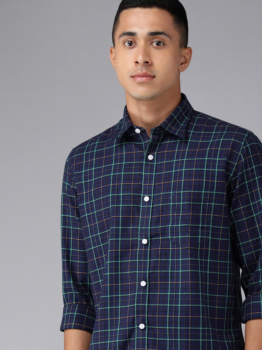 

Van Heusen Sport Men Blue And Black Slim Fit Checked Pure Cotton Casual Shirt