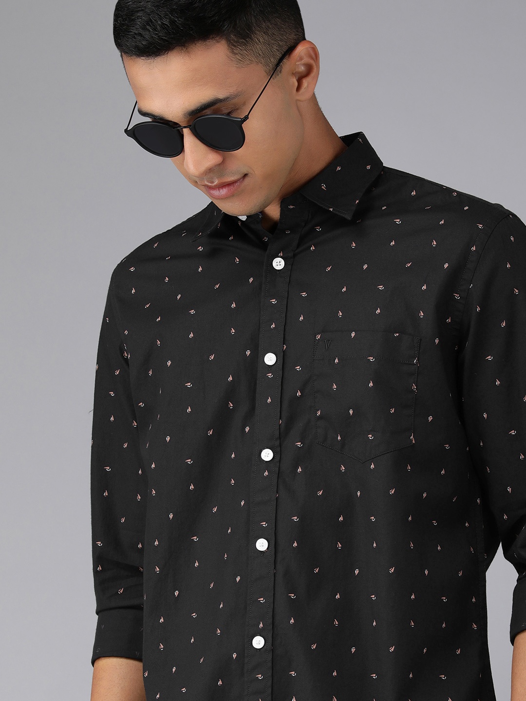 

Van Heusen Sport Men Black Slim Fit Micro Ditsy Printed Pure Cotton Casual Shirt